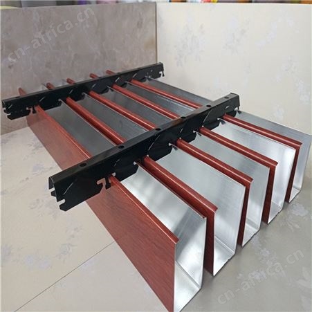 山东铝方通吊顶U型槽白色木纹铝天花集成铝格栅吊顶方通
