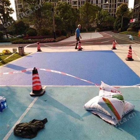 成都塑胶跑道户外地坪幼儿园epdm橡胶颗粒学校操场彩色地胶材料施工