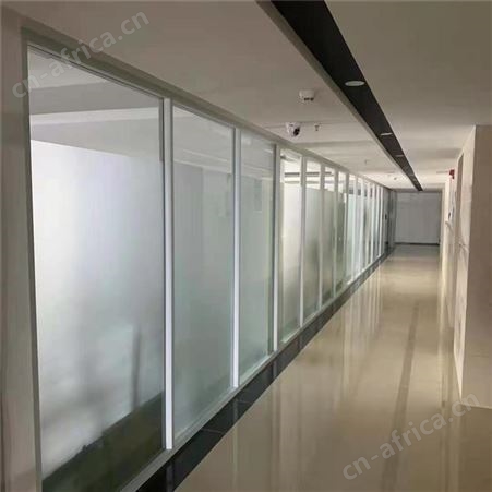 云南办公室玻璃隔断价格 双玻璃百叶隔断 保良家具 临沧磨砂玻璃隔断