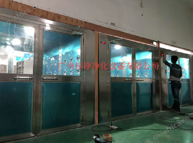 不锈钢洁净风淋室图片展示是为了更好的展现梓净风淋室的外观。