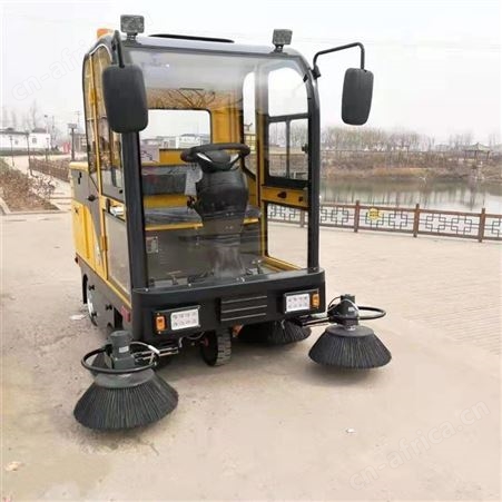 雾炮抑尘扫地车 驾驶式小型道路扫地车车 电动路面多功能扫地车
