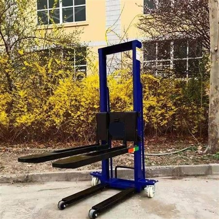 威凯500KG随车叉车 便携式电动随车叉车 遥控电动随车升降叉车
