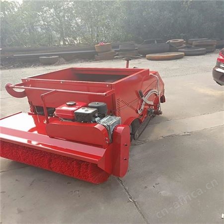 汇鑫生产草坪充沙刷草填充机 驾驶式充砂车 操控式校园梳草充沙车